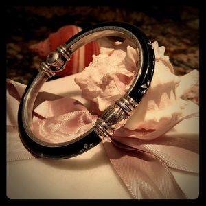 Hinged black enameled bracelet with flower design